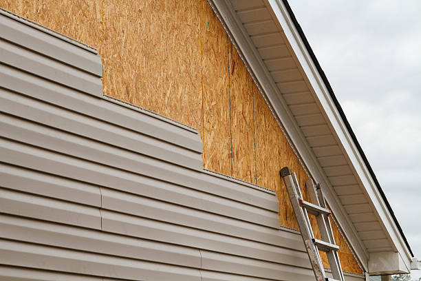 Professional Siding Repair technician working in South Glastonbury, CT